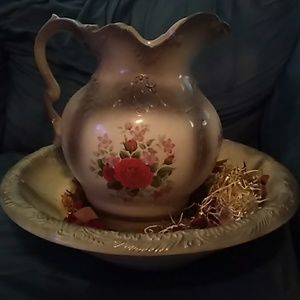 Wash bowl with pitcher
